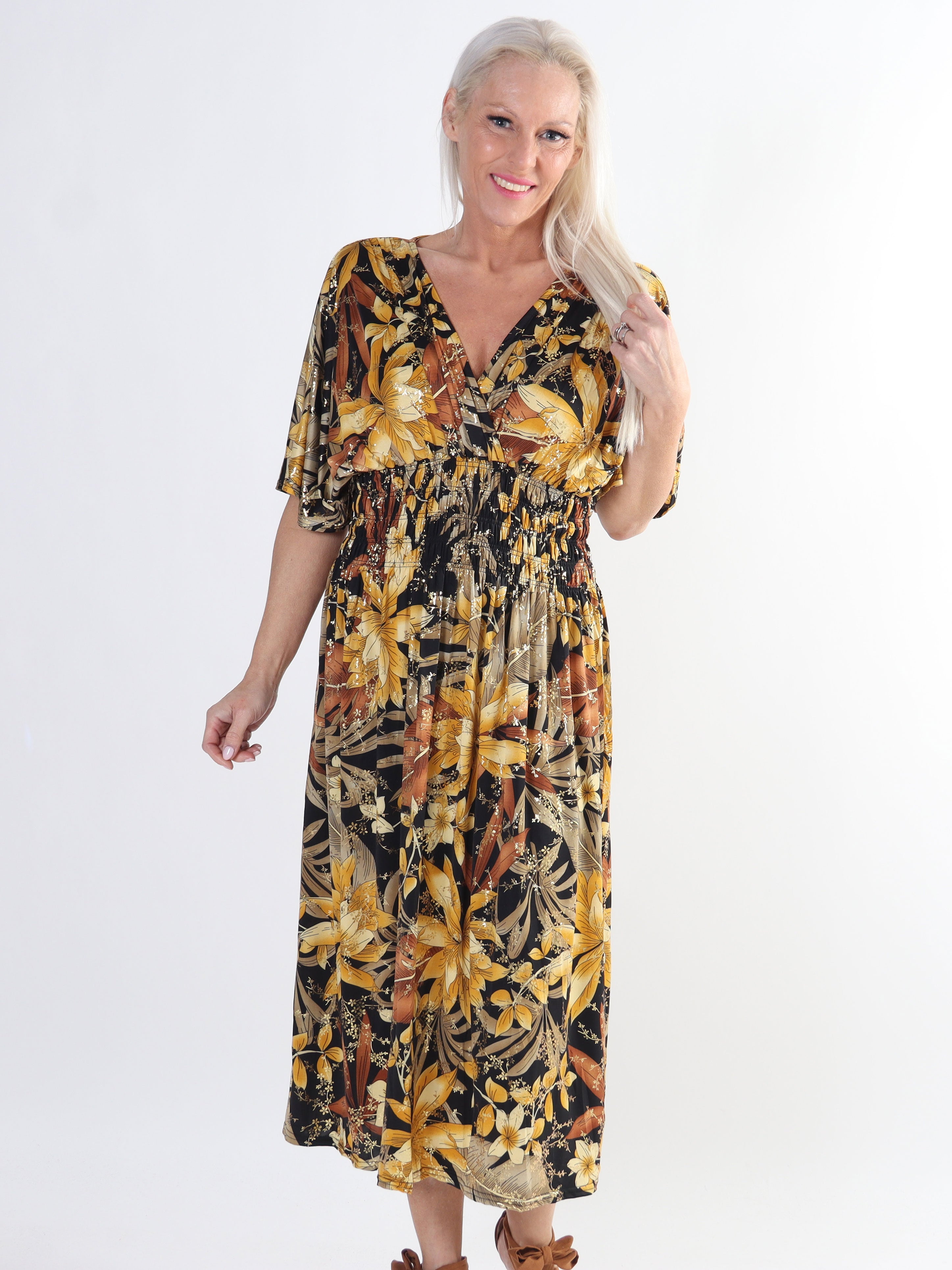 Pams Midi - Elastisk blomstret plus size kjole i krølfrit stof